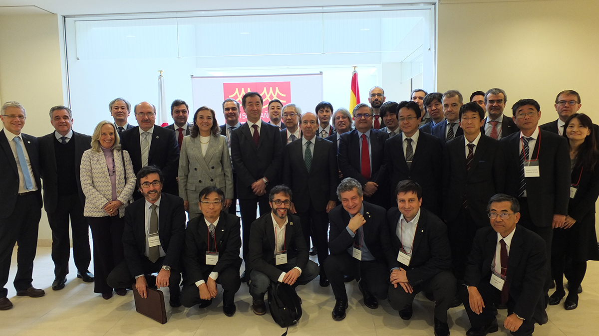 Participants at the bilateral symposium about big infrastructures in astronomy celebrated this week in Japan. 